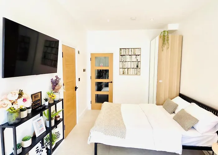 Chic Apartment E10