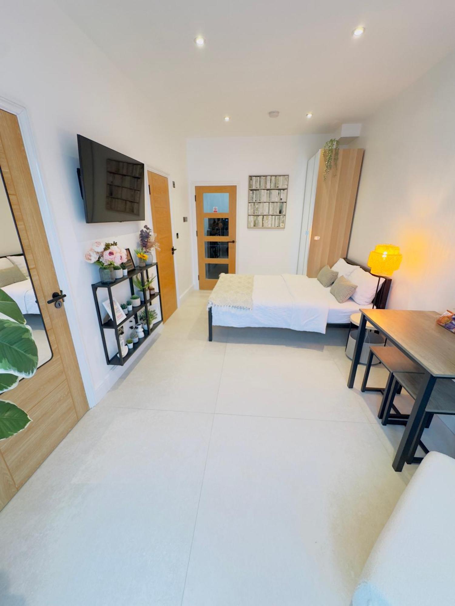 Chic E10 Apartment London