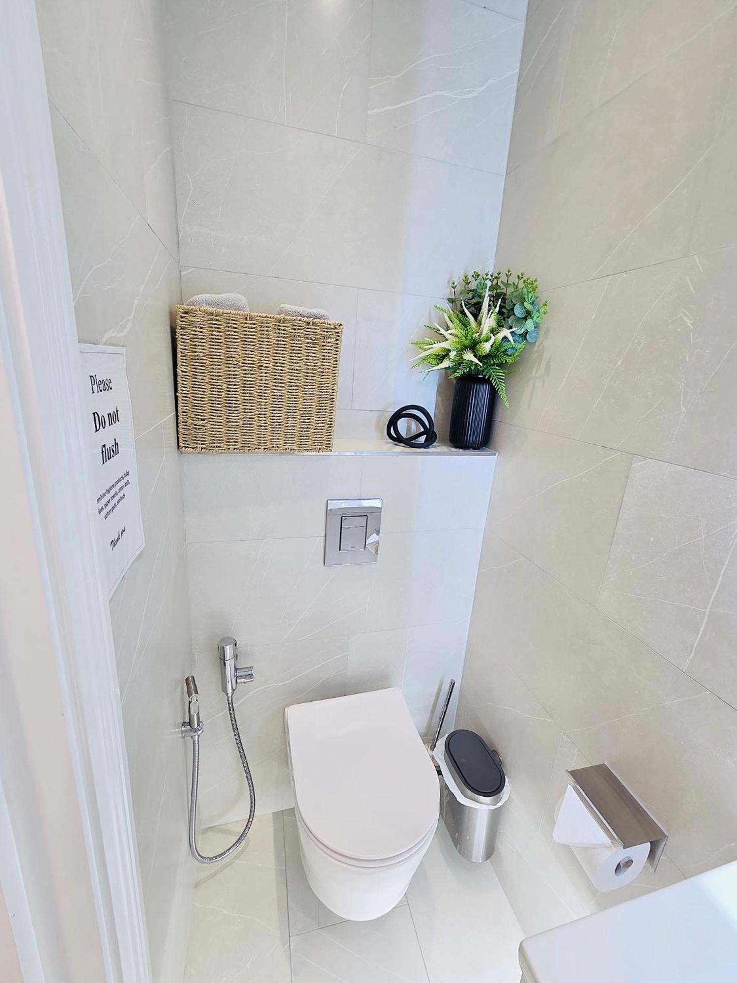 Chic E10 Apartment